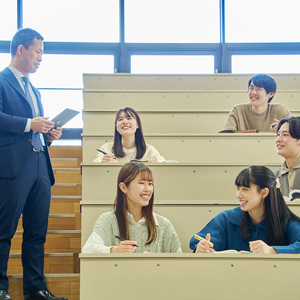 金城大学