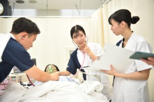 11/7・看護学科「感染予防行動を体験してみよう」／さくら看護専門学校