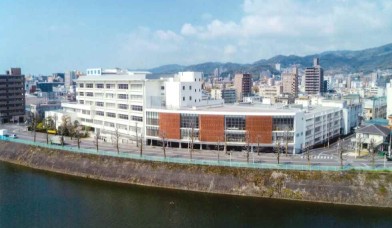 崇徳中学校