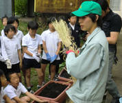 兵庫県　篠山東雲高校　しののめ山の芋研究チームのみなさん2