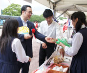徳島県　徳島商業高校　ビジネス研究部のみなさん2