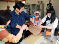 岩手県　遠野緑峰高校　生産技術科 草花研究班のみなさん1