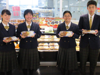 青森県　百石（ももいし）高校　食物調理科　家庭クラブのみなさん1