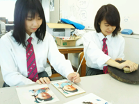 福島県 会津学鳳高校・中学校 美術部のみなさん1