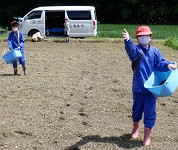 長野県　南相木村立南相木小学校　３人の４年生2