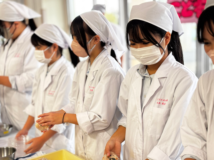 沖縄県　八重山農林高校　ライフスキル科のみなさん2