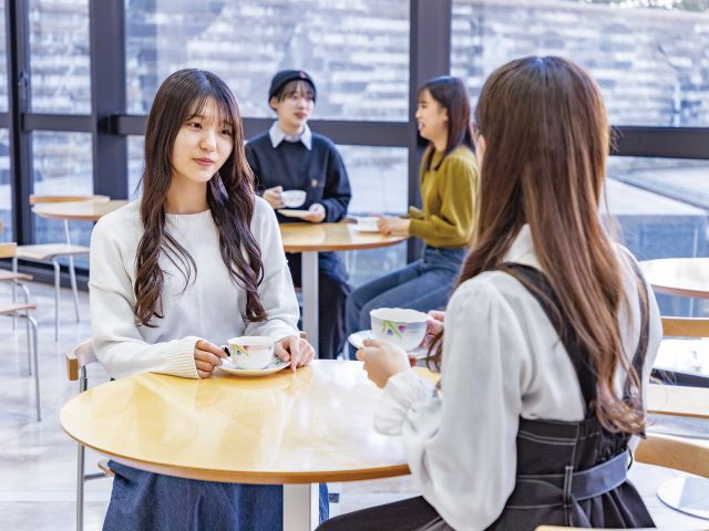 聖徳大学の学食