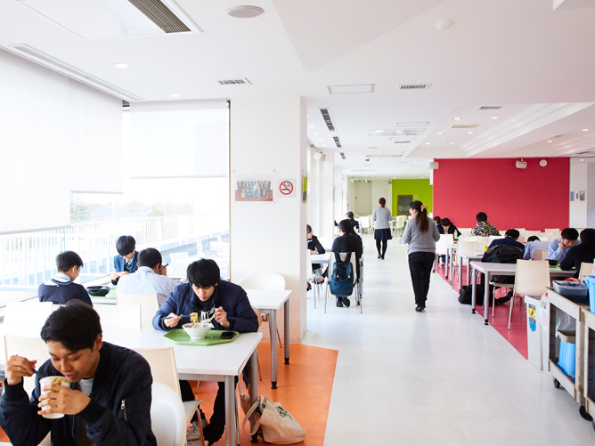 多摩大学の学食