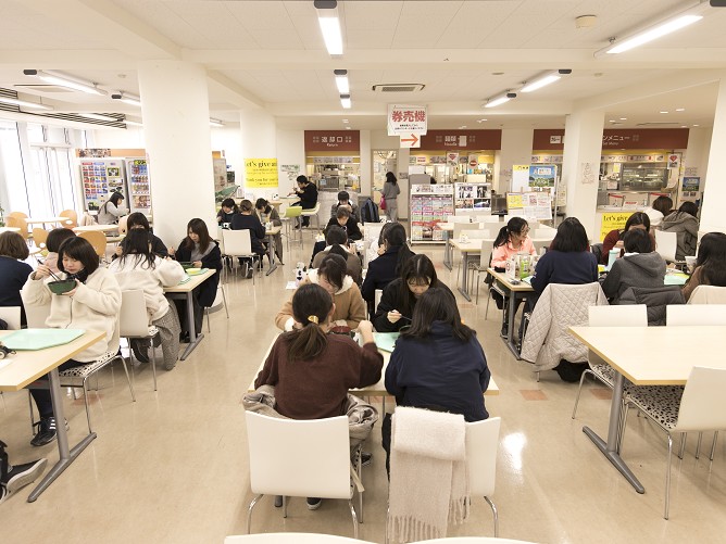 日本獣医生命科学大学の学食