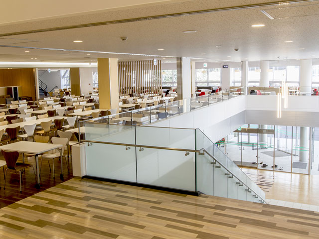 亜細亜大学の学食