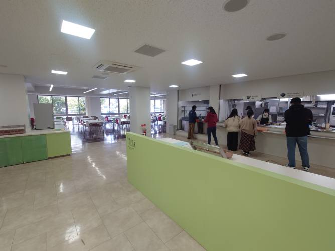 奈良学園大学の学食