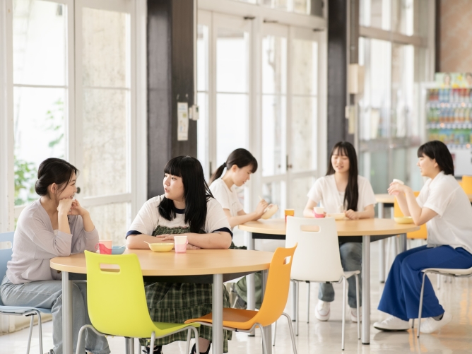 東京立正短期大学の学食