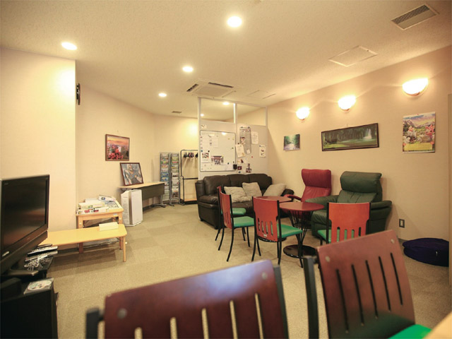 臨床心理センター。心のケアを目的とした、さまざまな機能をもつセンターです。臨床心理士の資格をもつ教員を中心としたスタッフが運営しています。