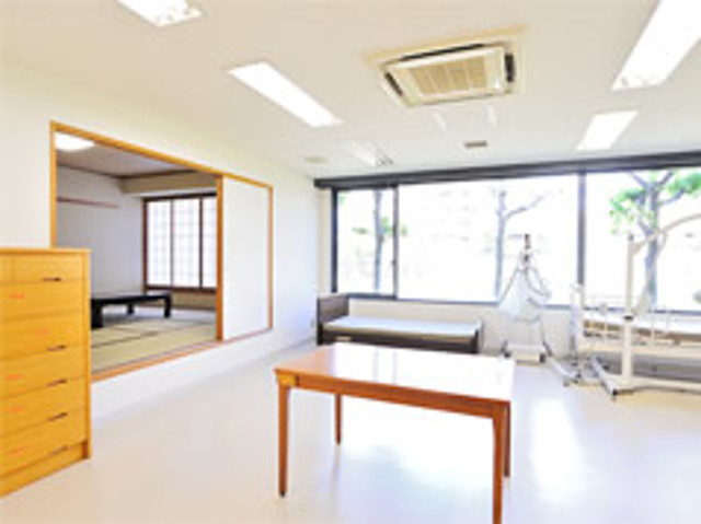 大阪行岡医療大学