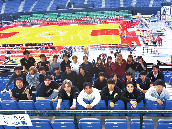 【スポーツビジネス】実際にスポーツチームの現場で働く人を交えて学修します。