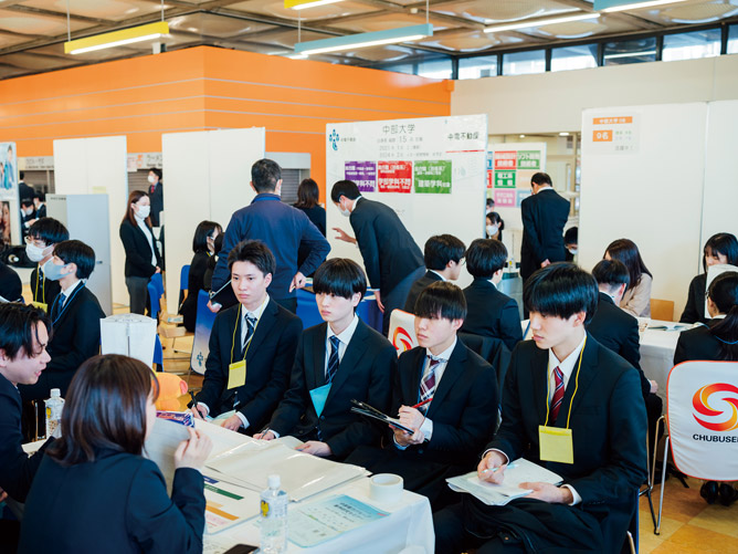 【学内業界セミナー】学生の約1/3が就職のきっかけをつかむ人気学内イベント。