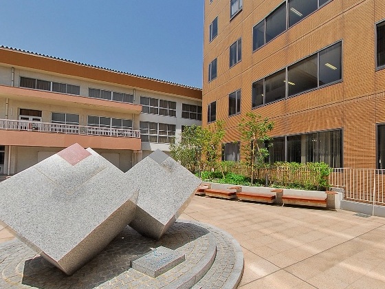 モニュメント「三つの力」