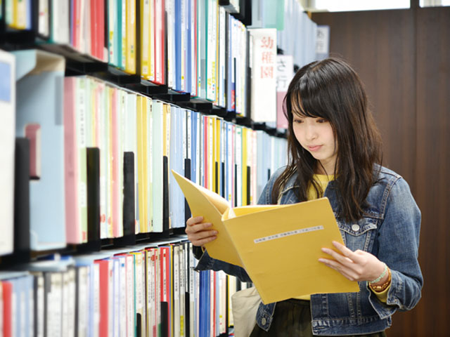 清志館の1・2階に、学生生活の拠点となる「サポートスクエア」を開設。大学での学び、ソフト・ハード両面で学生をサポートしています。