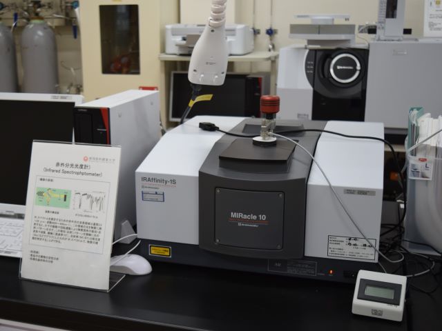 フーリエ変換赤外分光光度計