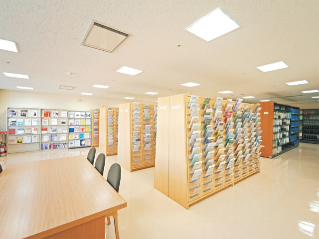 産業経営研究所。地域の産業経済の構造や経営行動の状況、実態を調査研究しています。