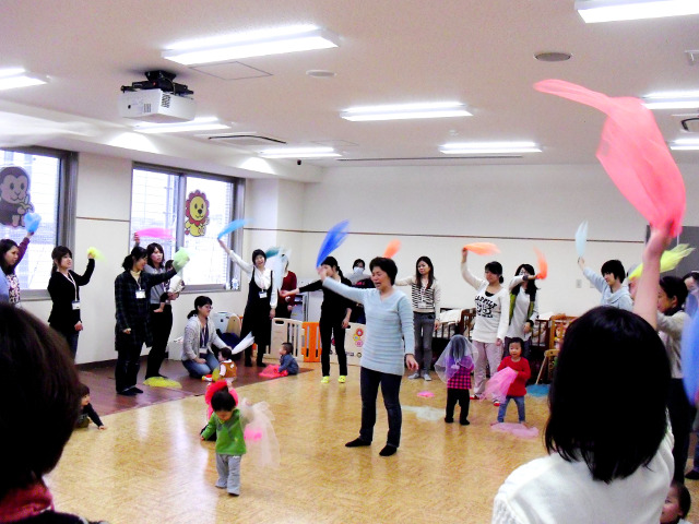 ■年間1万人が来室する、子育て支援室　　宇治市、京都府と連携し、地域に開かれた子育て支援室を開設しています。地域のお子さんとふれあうことができます。