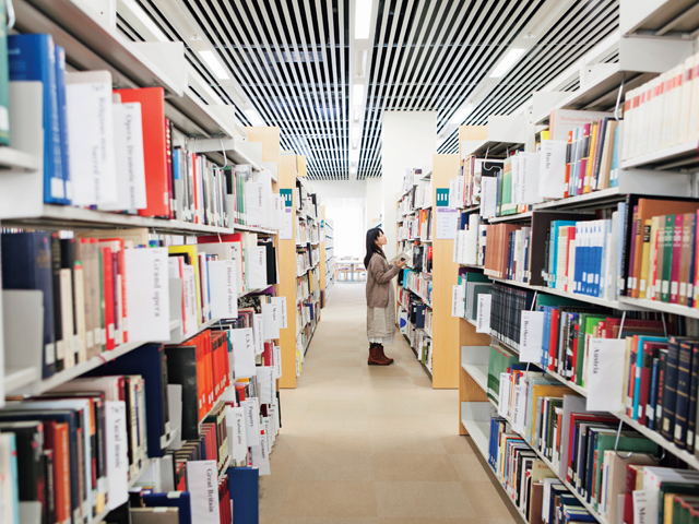 獨協大学の図書館