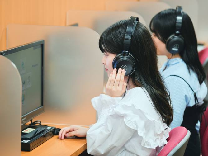 甲南女子大学の図書館