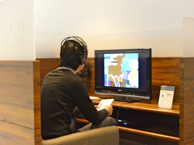 京都精華大学の図書館