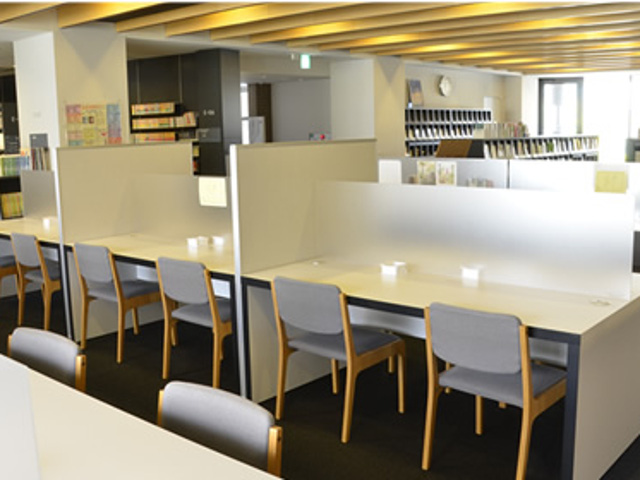 大阪総合保育大学短期大学部の図書館