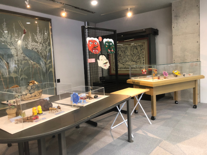 京都精華大学の図書館
