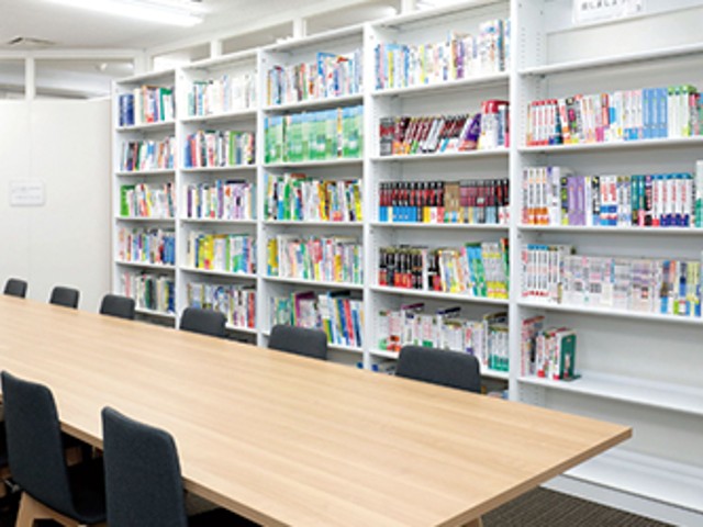 図書室：プログラムやネットワークの資料が閲覧・貸出できます。