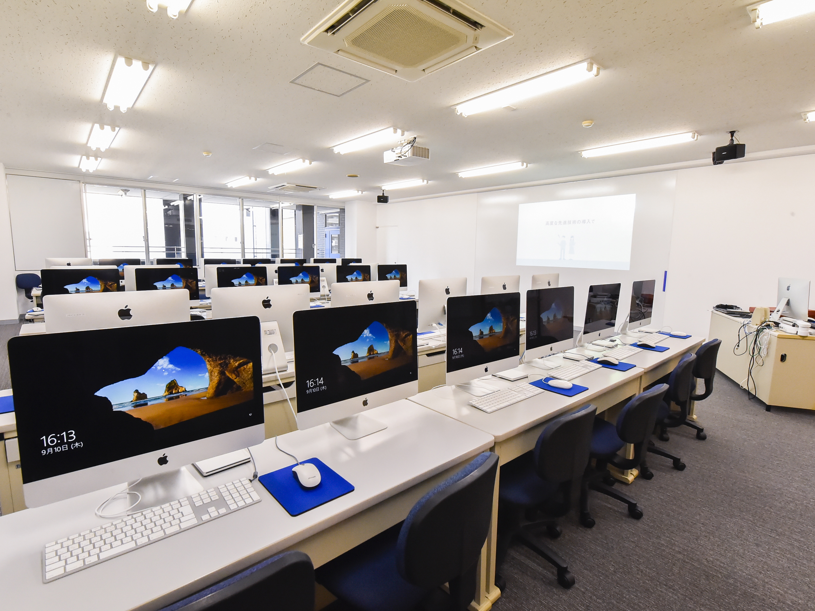 4F「COMPUSS」