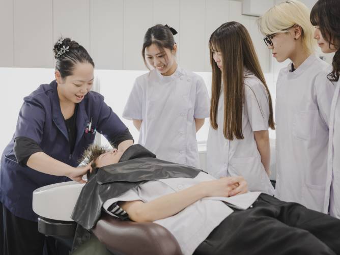 大阪中央理容美容専門学校のcampusgallery