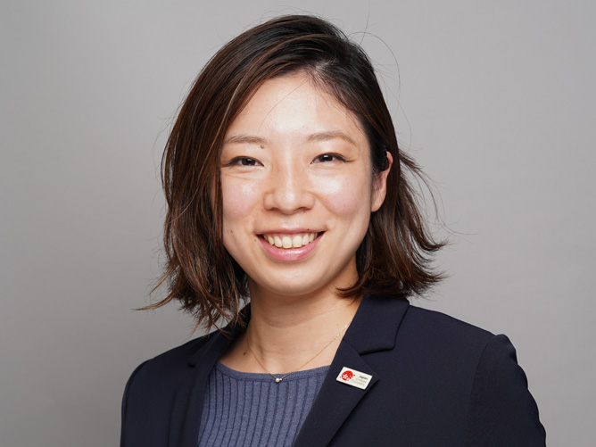 塚本真央先生：新規接客コンテスト、ブライダルゼミを担当。プランナー以上にキャプテン、司会、介添えとブライダルのマルチプレイヤー。