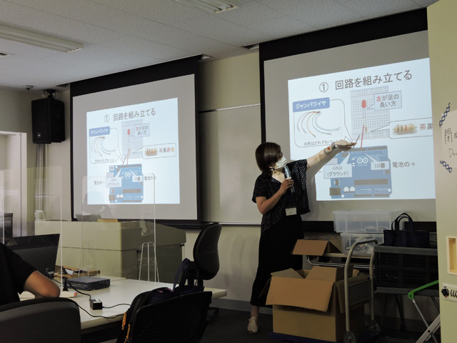 情報工学課程　体験学習「コンピュータのしくみ～マイコンでプログラミング体験～」4