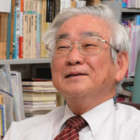 益川　敏英さん