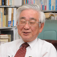 益川　敏英さん